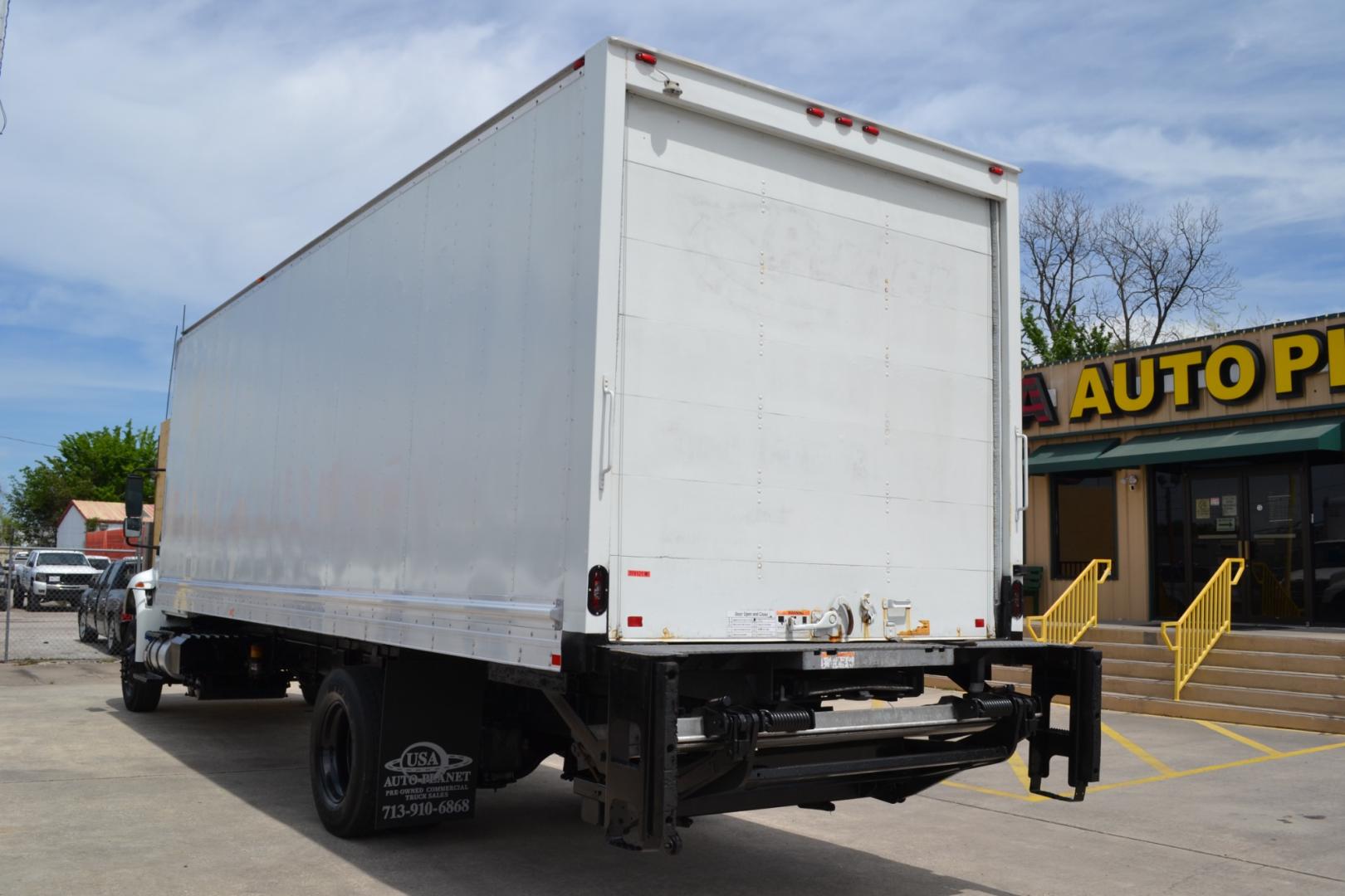 2016 WHITE /BLACK INTERNATIONAL 4300 with an CUMMINS ISB 6.7L 240HP engine, ALLISON 2500RDS AUTOMATIC transmission, located at 9172 North Fwy, Houston, TX, 77037, (713) 910-6868, 29.887470, -95.411903 - Photo#7